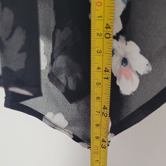 Reitmans Women's Black & White Floral Cap Sleeve V-Neck Wrap Midi Dress - Picture 10 of 12